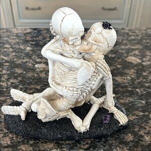 Ashland Skeleton Couple Figurine - White and Black